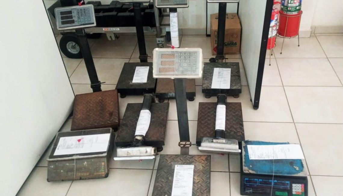 Em Sorocaba, Ipem-SP orienta permissionários do Ceagesp e apreende balanças irregulares durante operação