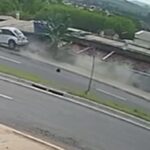 Motorista foge após invadir calçada e atropelar motociclista em Salto (SP)