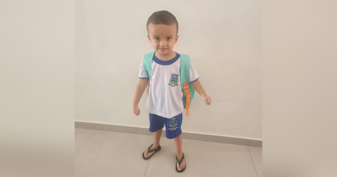 Menino de três anos precisa de tratamento e família pede ajuda