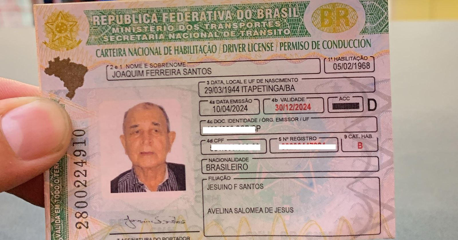 Morador de São Roque encontra carteira com documentos e está à procura do dono