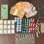 Dois homens são presos com 50 porções de drogas em Ibiúna